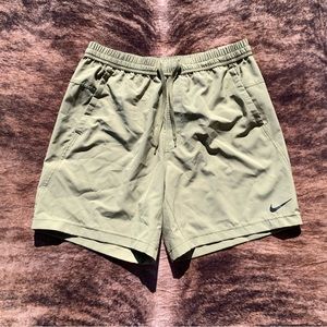 NWT Men’s Nike Dri-Fit Shorts 7” Medium